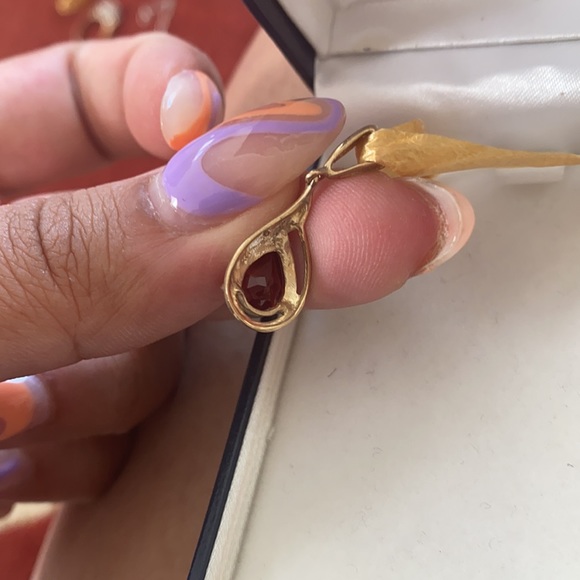 Proud Jewellers 9ct Garnet Pendent - Picture 2 of 3